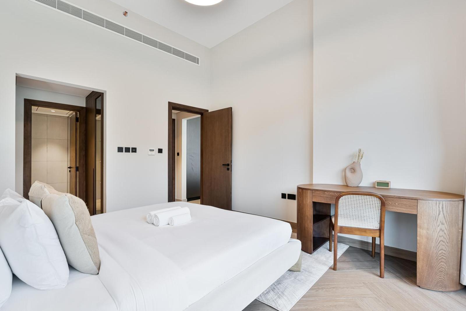 Modern 2 Bedroom Near Butterfly Garden Apartment *